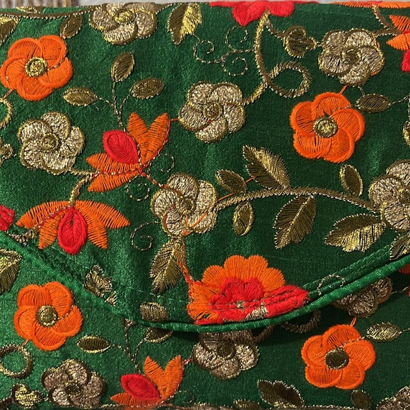 Silk and Sateen hand embroidered crossbody/clutch.NWT - Picture 8 of 8